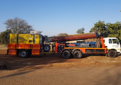 Borehole drilling rig